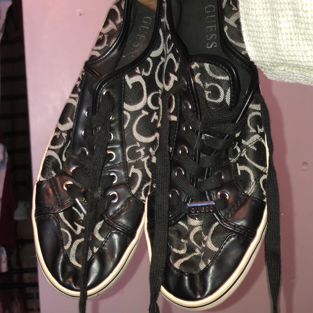 GUESS lace up shoes